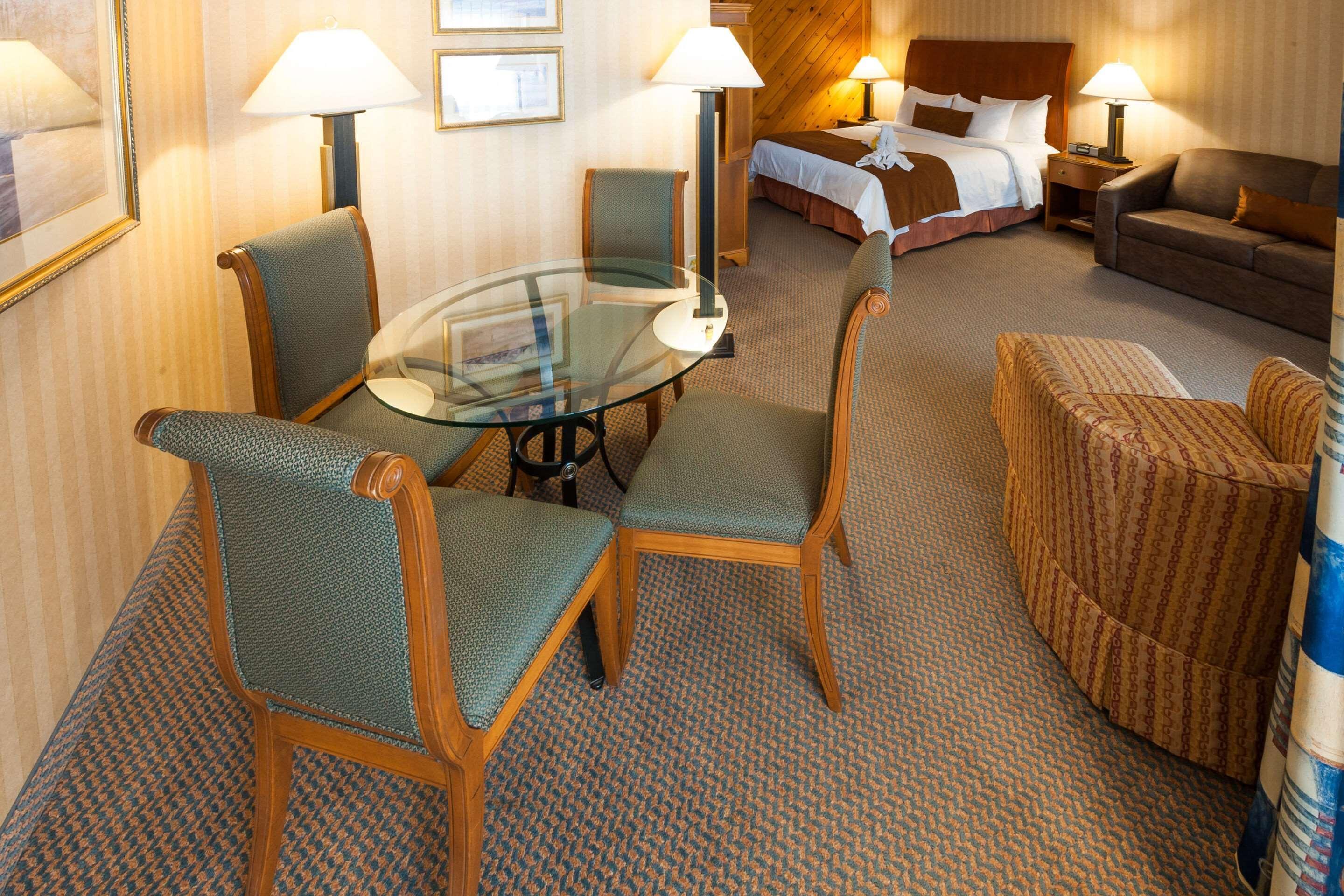 Pinestone Resort, Conference Centre, Spa & Golf Course Haliburton Bagian luar foto