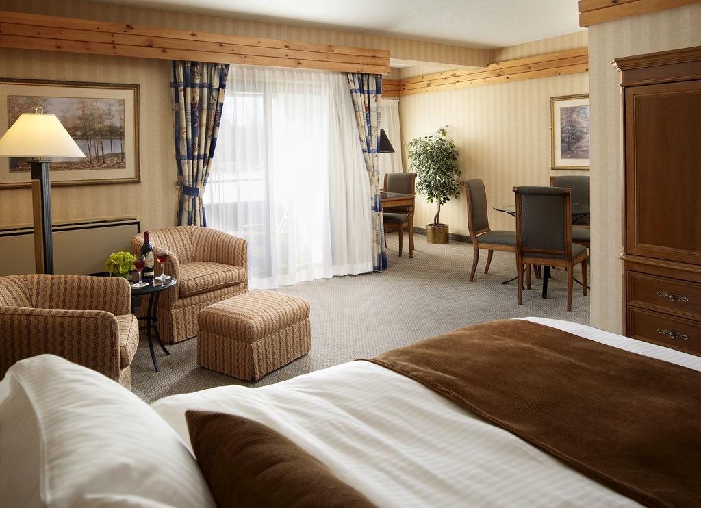 Pinestone Resort, Conference Centre, Spa & Golf Course Haliburton Bagian luar foto